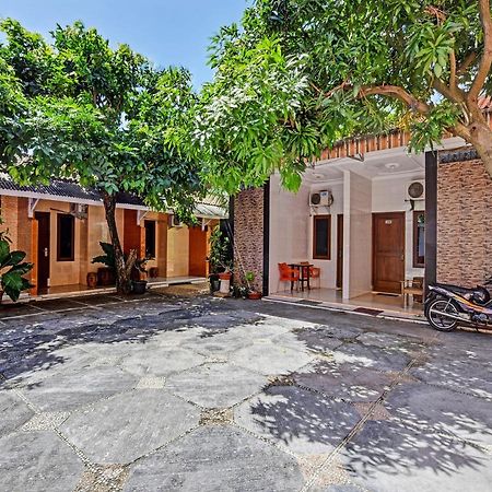 Collection O 91489 Hotel Tanjung Permata Cilacap Kültér fotó