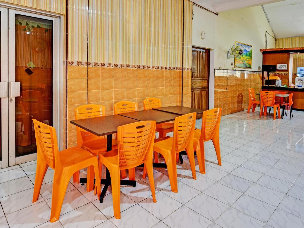 Collection O 91489 Hotel Tanjung Permata Cilacap Kültér fotó