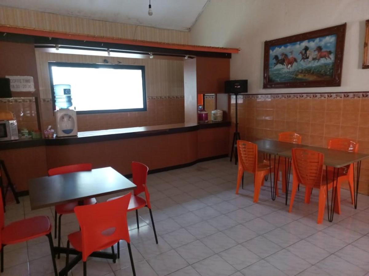 Collection O 91489 Hotel Tanjung Permata Cilacap Kültér fotó