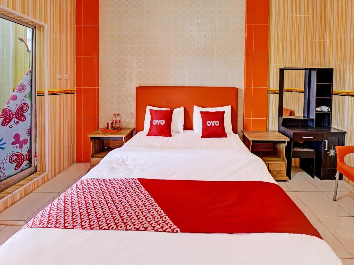 Collection O 91489 Hotel Tanjung Permata Cilacap Kültér fotó