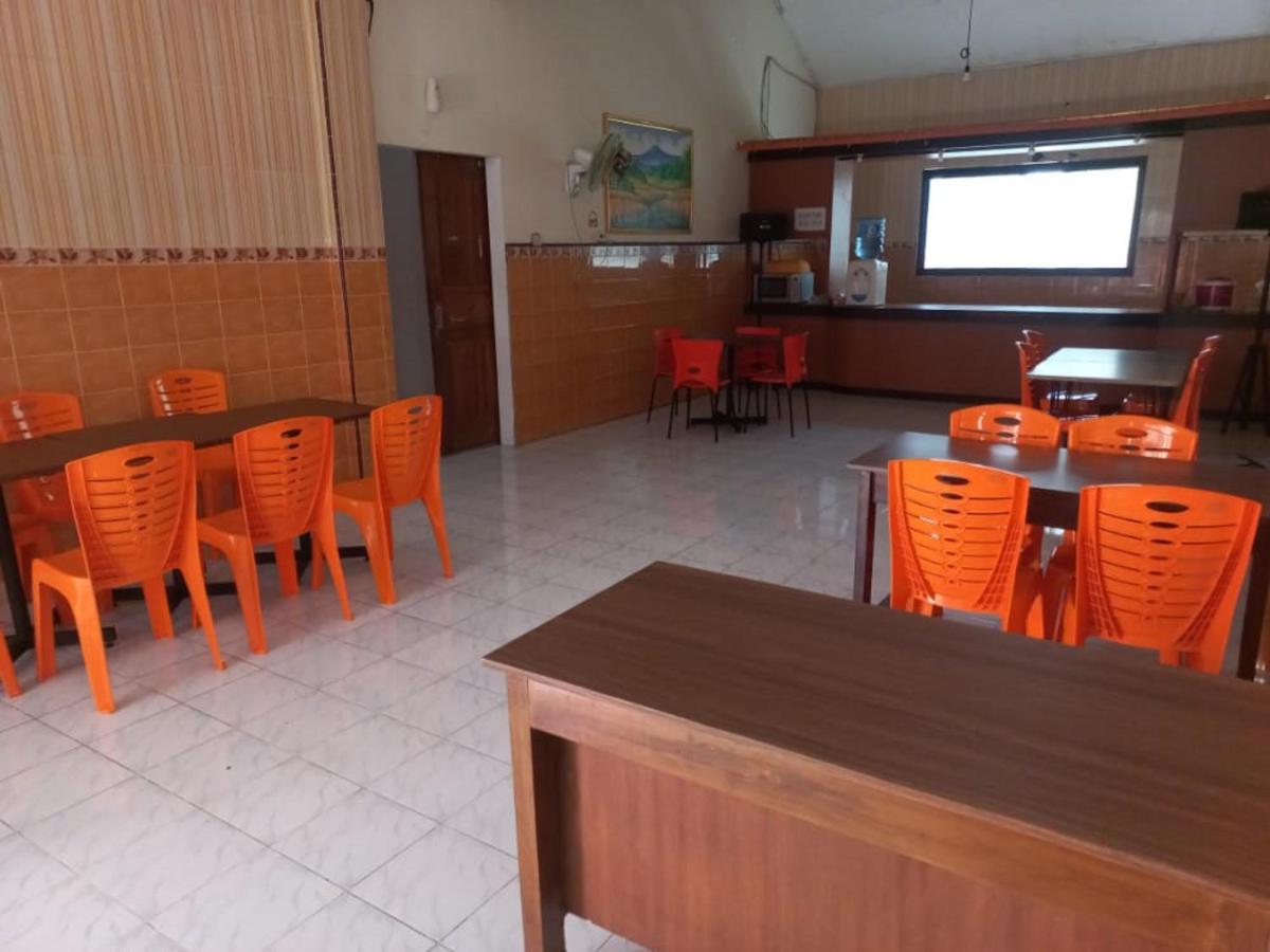 Collection O 91489 Hotel Tanjung Permata Cilacap Kültér fotó