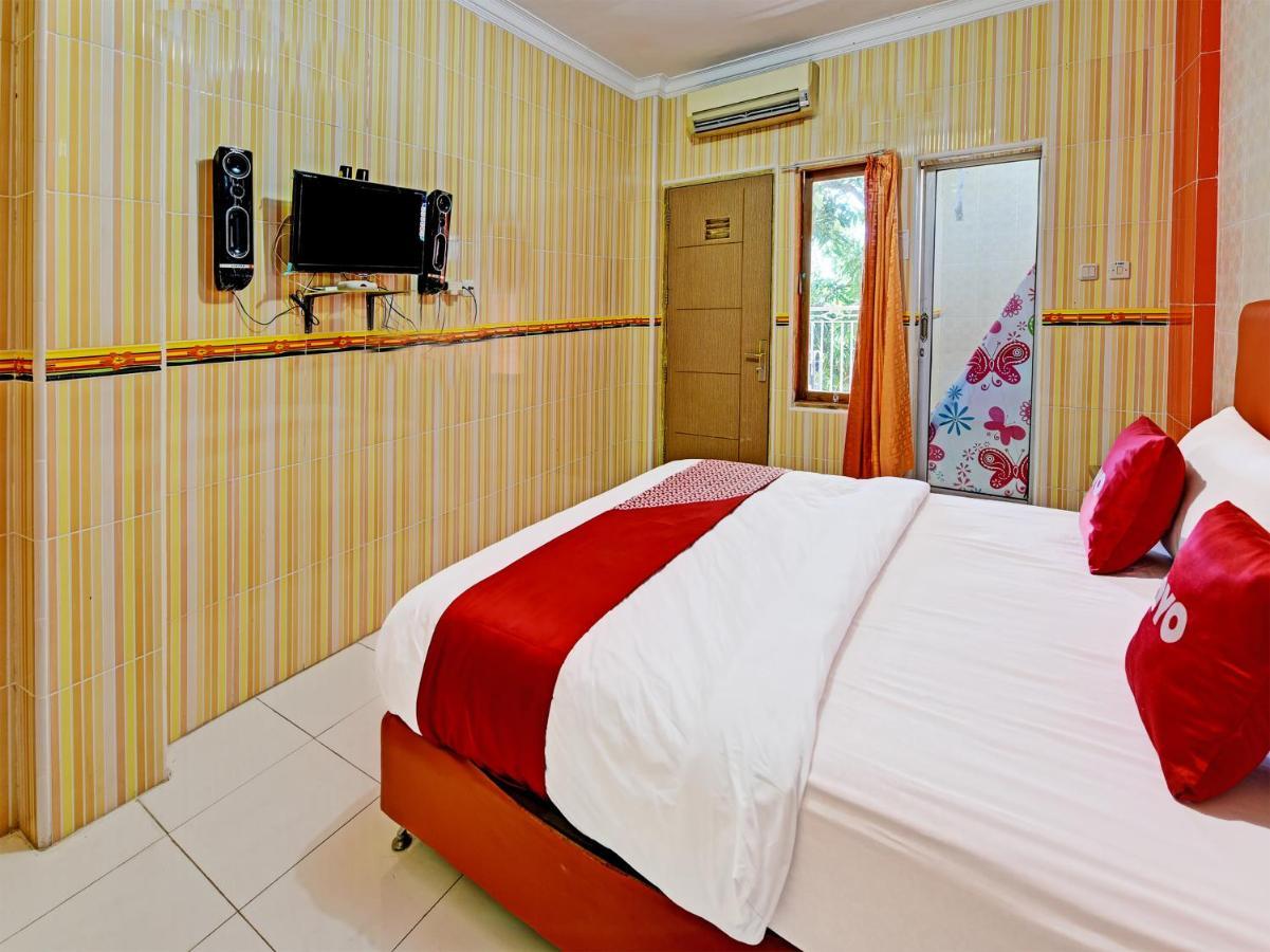 Collection O 91489 Hotel Tanjung Permata Cilacap Kültér fotó